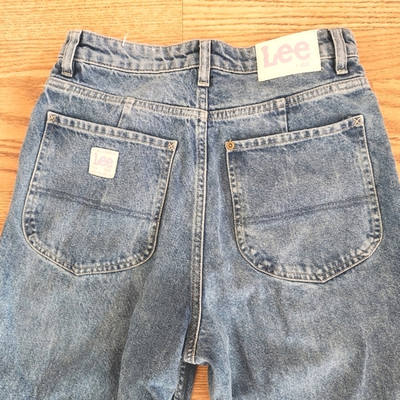 EUC Lee x H&M Wide Ultra High Waist Flare Jeans, Size 6, Actual Size 4 - Picture 7 of 7